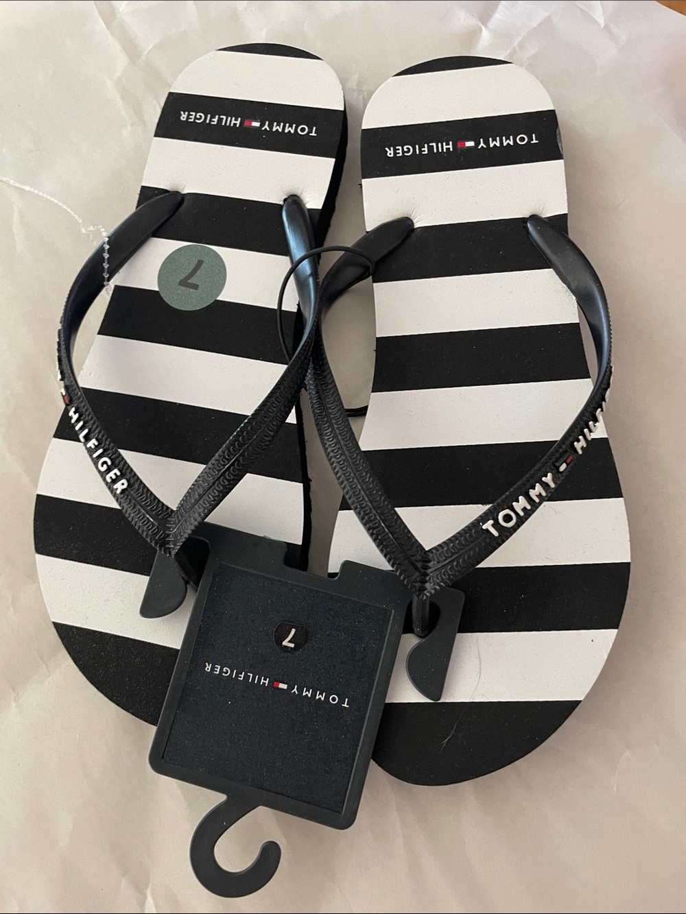 NWY Tommy Hilfiger Black & White Striped Women’s Flip Flops